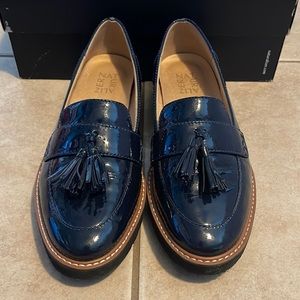 NATURALIZER AUGUST NAVY PATENT / LOAFER (SIZE 8W)